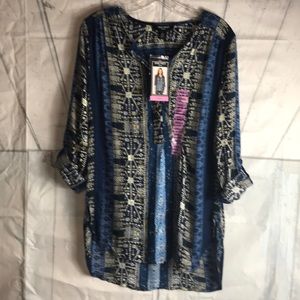 NWT Size small Nine West Top. Blue// cream